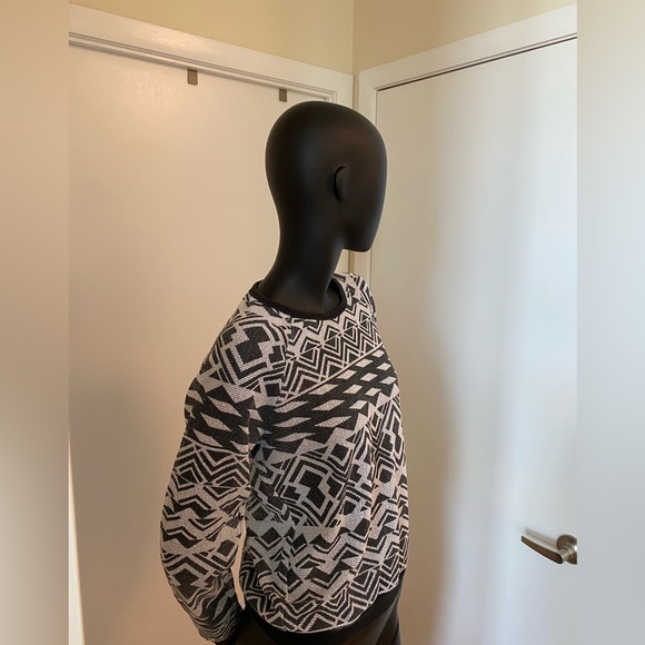 Vintage-Style Net Sweater - Picture 5 of 5